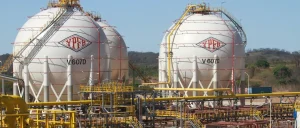 Fiscalía y Policía secuestran documentos de YPFB por presunto sobreprecio en compra de crudo